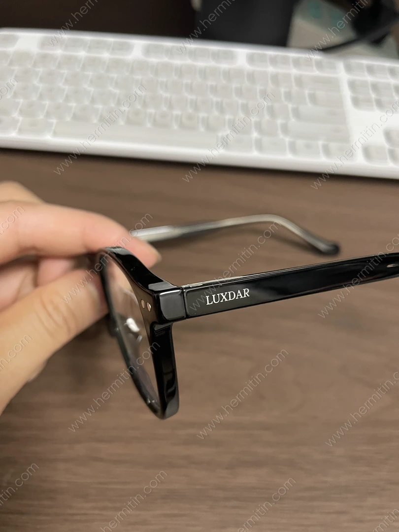 Private Label - Silver Foil-Stamped Eyewear Temple Logo — Custom Eyewear Branding Prototype (LOG #3902)