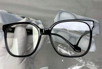 Rapid Logo Customization and Private Label Branding | Fast-Fashion Eyewear Chain Success Case