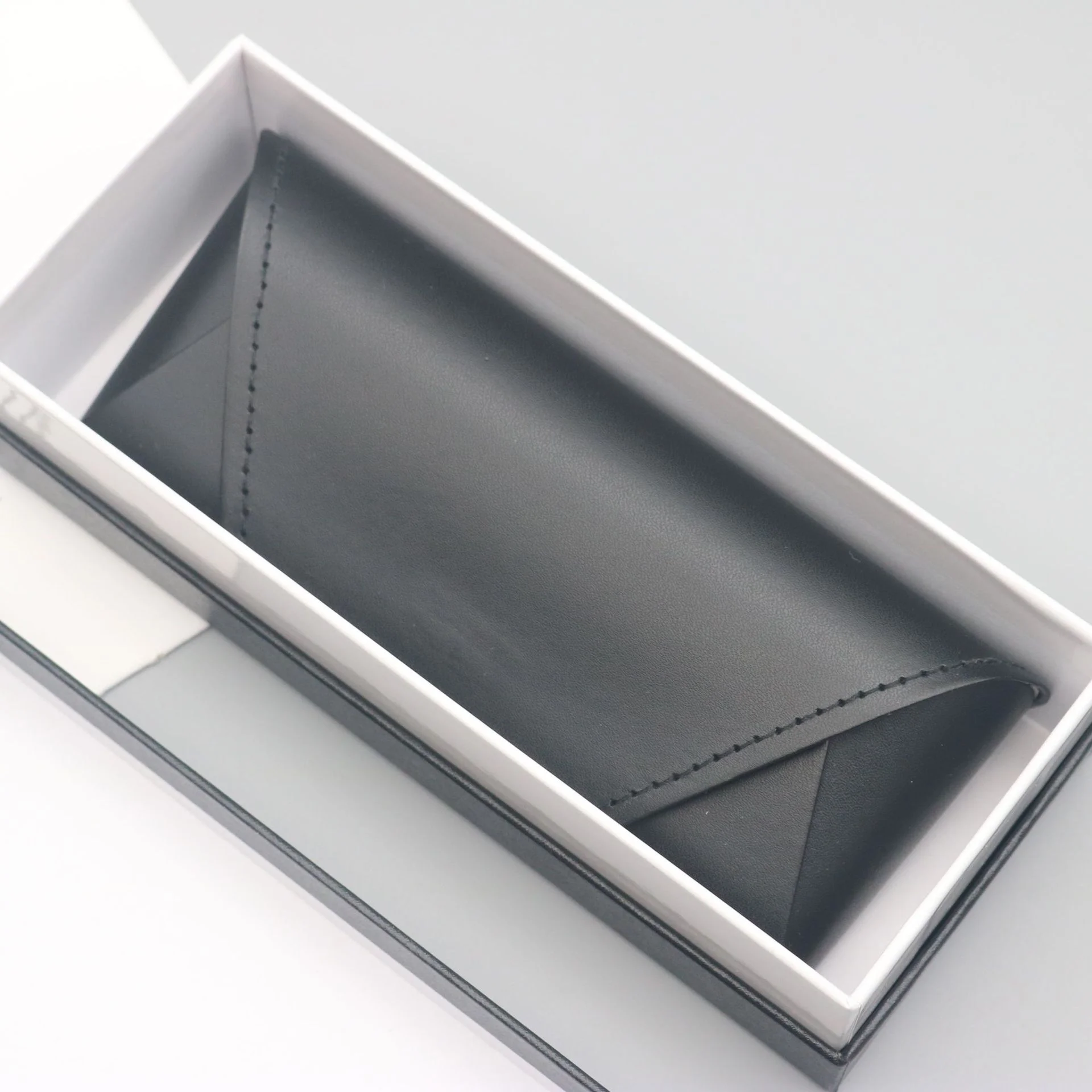   Luxury Leather Eyeglass Case Set 4PCS – Portable Glasses Organizer with Flip-Top Box, Gift Packaging - Details 4