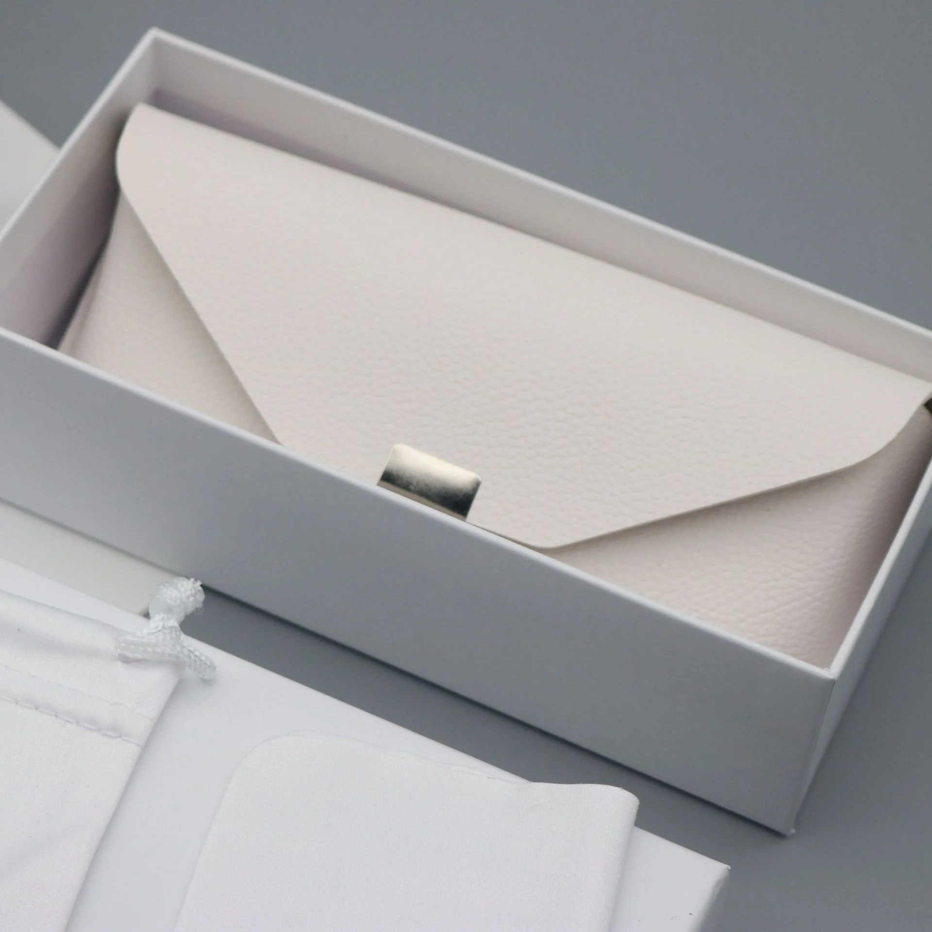   Luxury Leather Eyeglass Case Set 4PCS – Portable Glasses Organizer with Flip-Top Box, Gift Packaging - Details 12