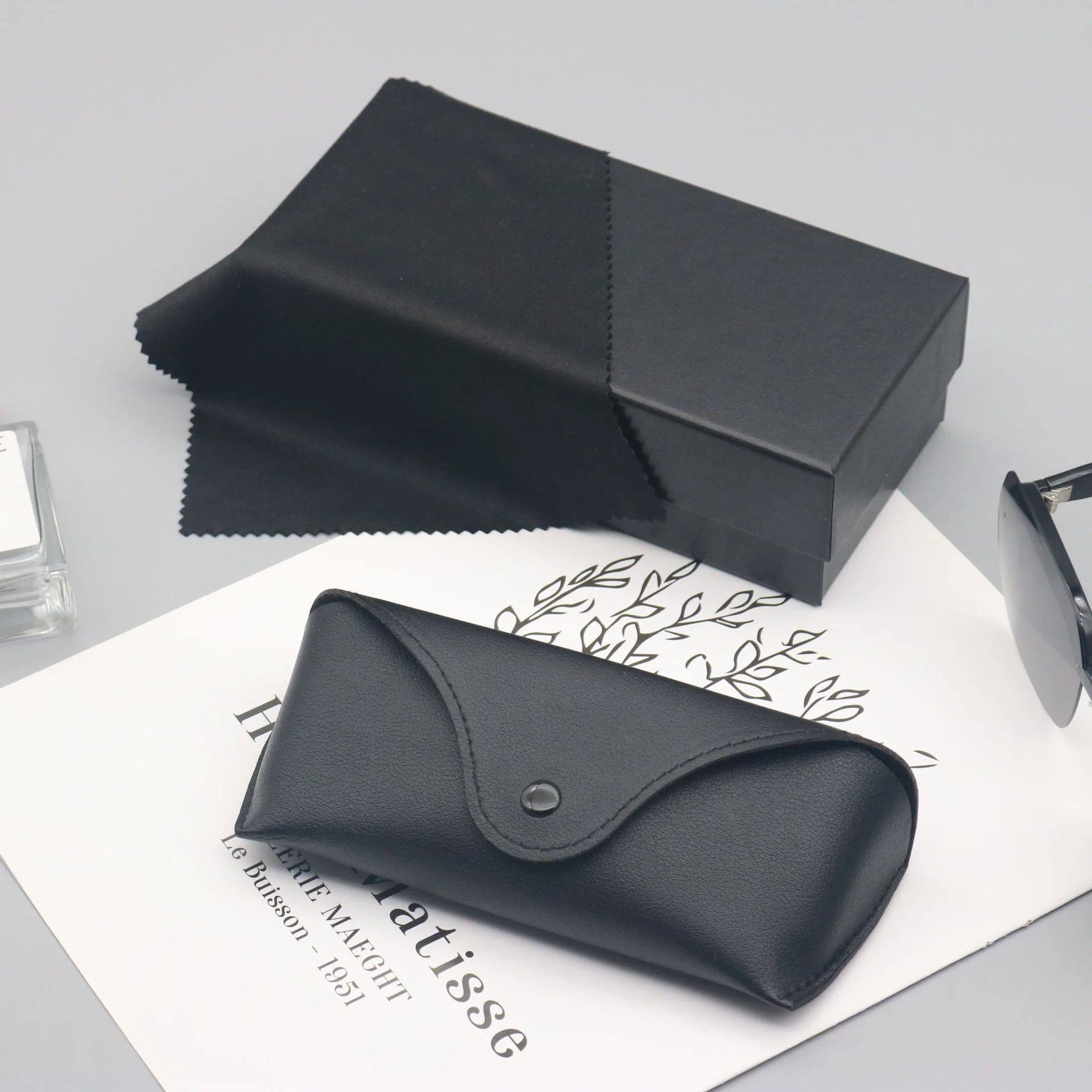 Leather Premium Leather Glasses Case Set — Portable Soft Pouch for Sunglasses & Prescription Glasses, Custom Logo Available - Details 4