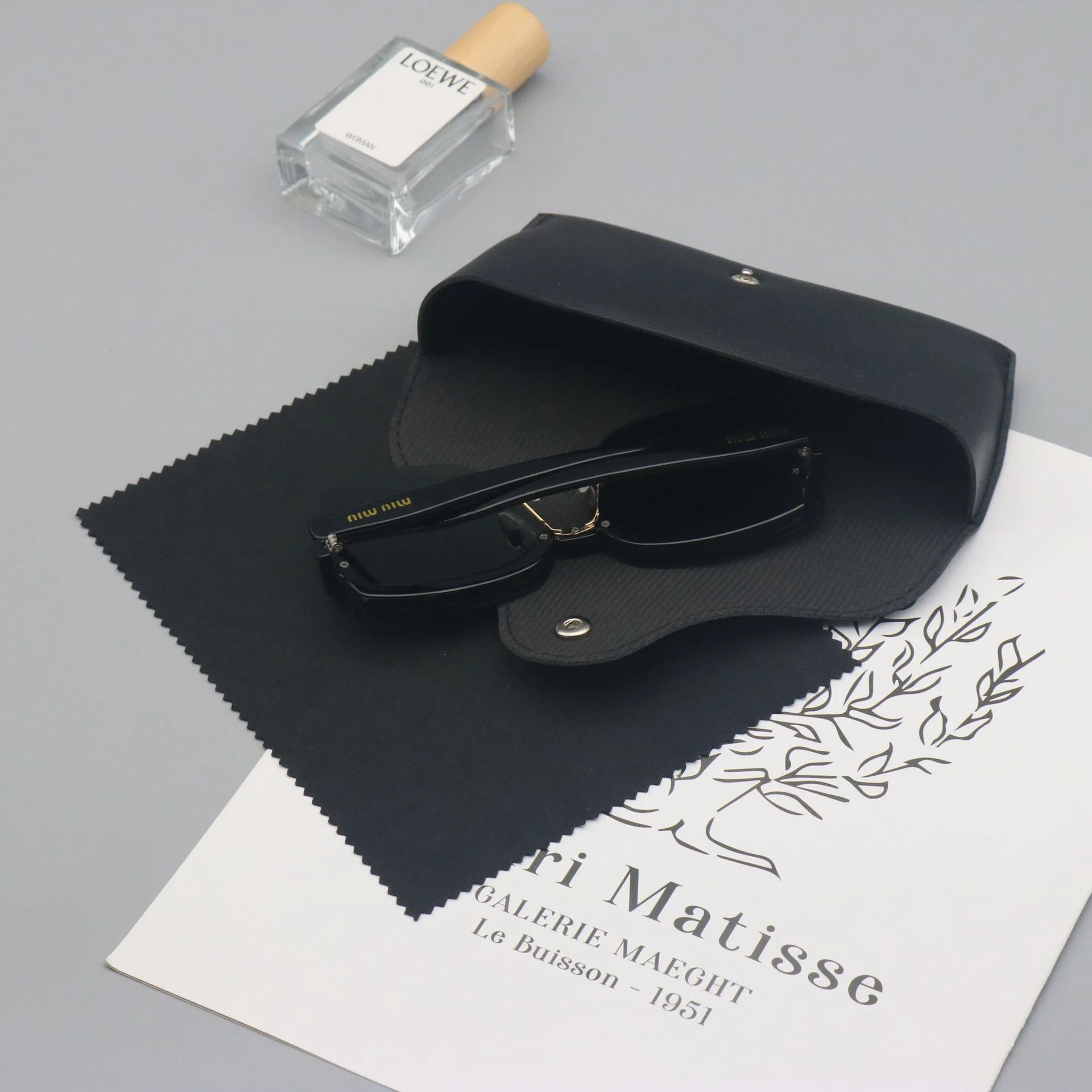 Leather Premium Leather Glasses Case Set — Portable Soft Pouch for Sunglasses & Prescription Glasses, Custom Logo Available - Details 6