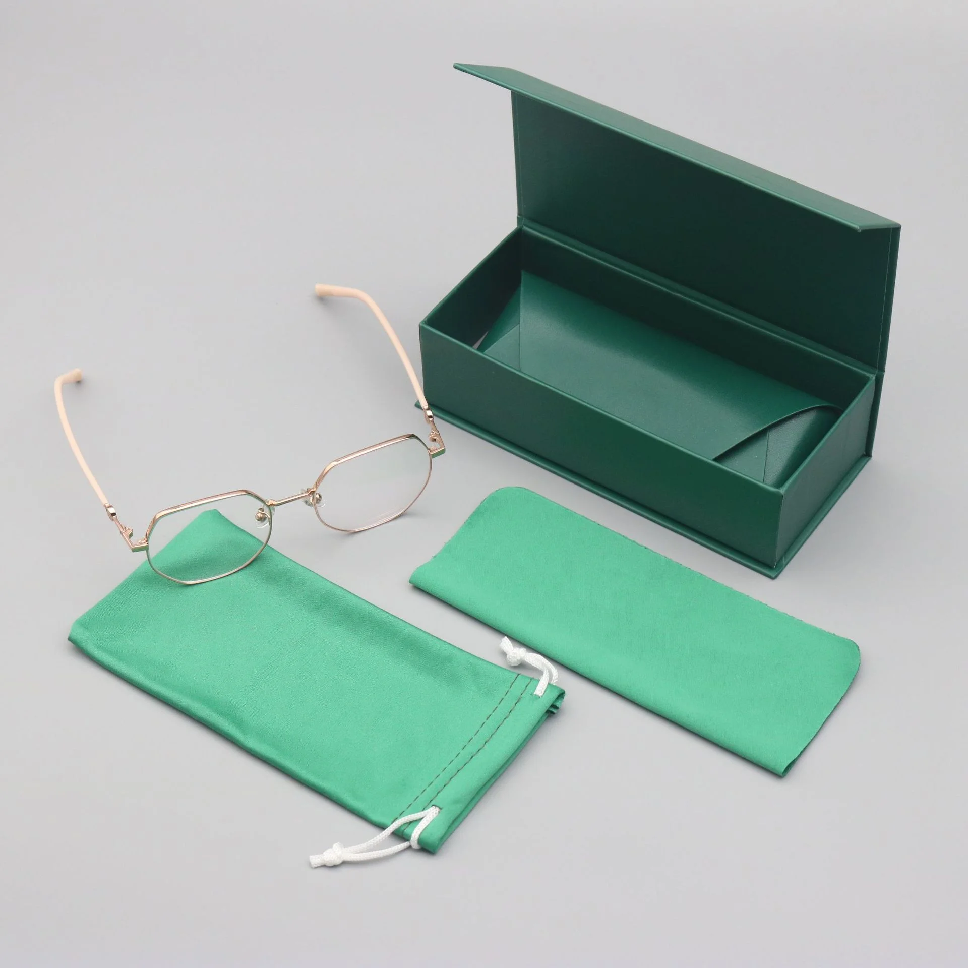 Vintage Leather Premium Magnetic Glasses Case Set — Vintage Handcrafted Leather Storage Box for Prescription Glasses & Sunglasses - Details 10