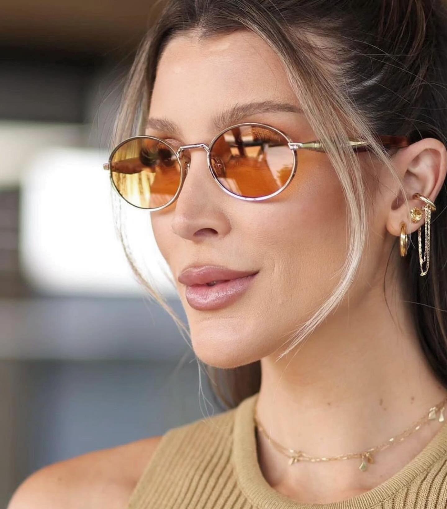 Black PC Women's Oval Small Frame Sunglasses - Premium Designer Style UV400 Fashion Eyewear - Details 2