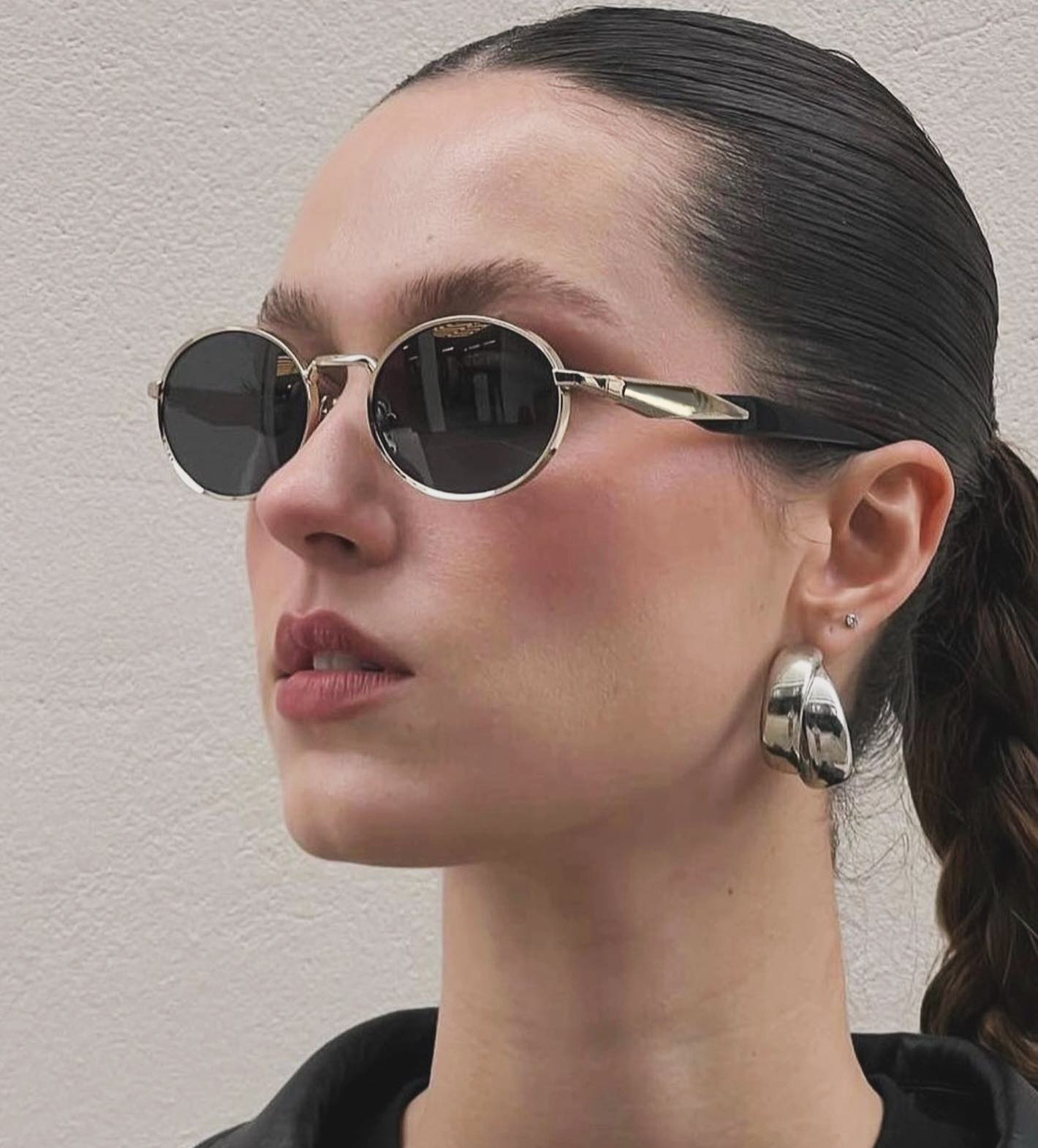 Black PC Women's Oval Small Frame Sunglasses - Premium Designer Style UV400 Fashion Eyewear - Details 4