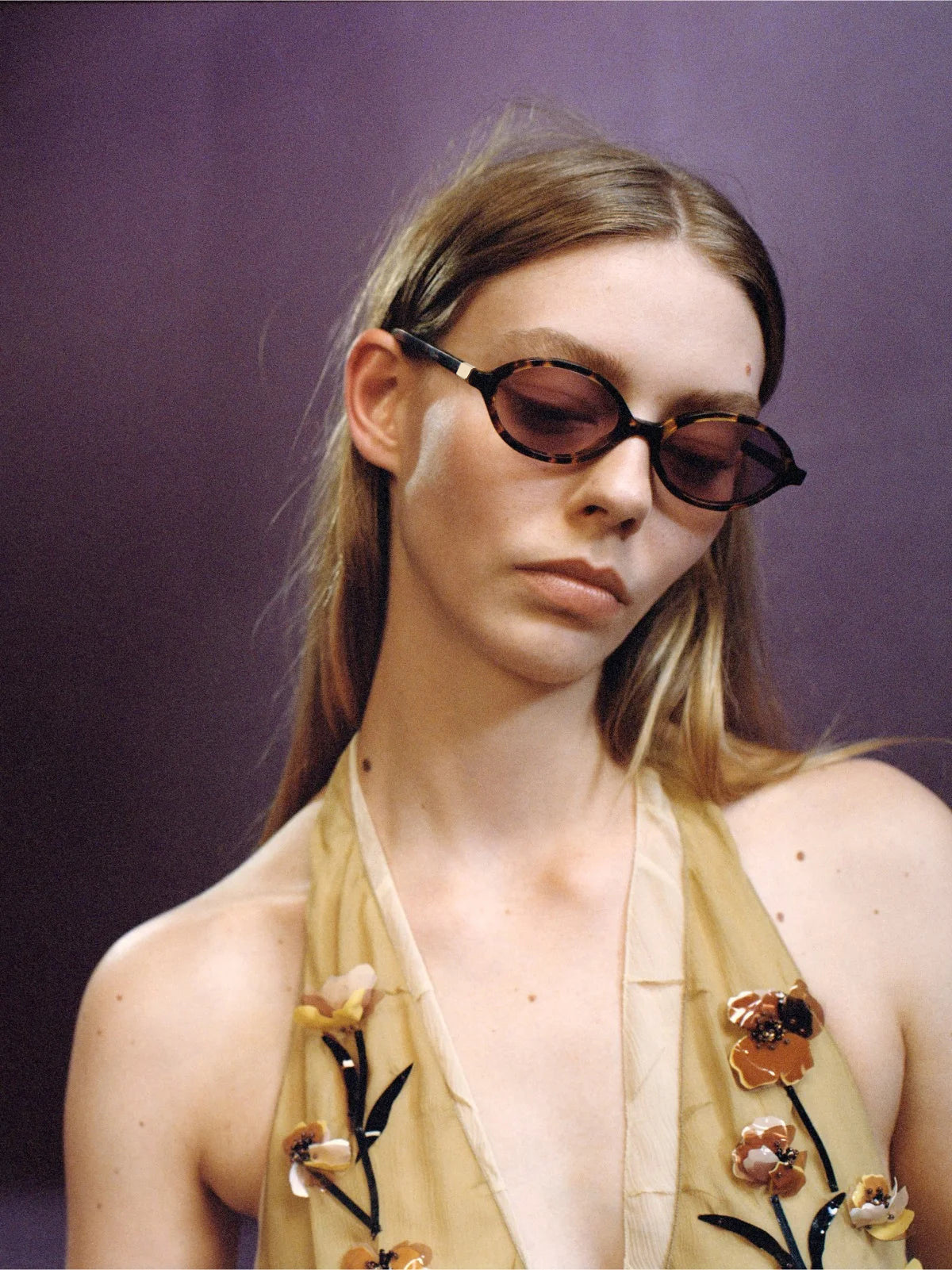 Black PC Women's Fashion Oval Small Frame Sunglasses - Retro Street Style UV400 Sun Glasses - Details 2