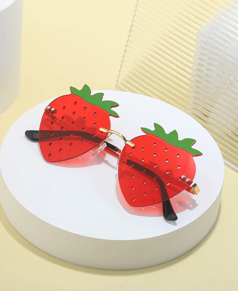 Black Metal Novelty Strawberry Sunglasses Women - Funny Party Cosplay Glasses for Halloween - Details 7