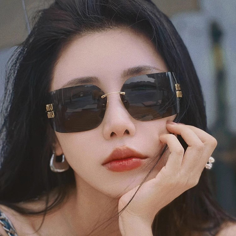 Retro Round-Square Sunglasses - High-End Letter Decor / $1.97 per pair (Wholesale Price)