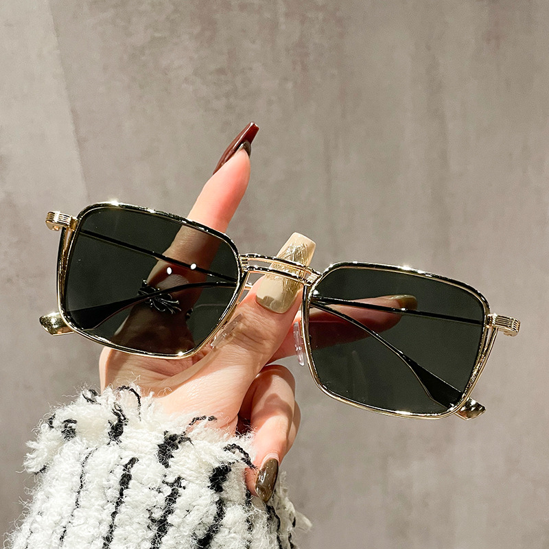 Striped PC Retro Double-Bar Sunglasses - Trendy UV Protection / $1.87 per pair (Wholesale Price) - View 2