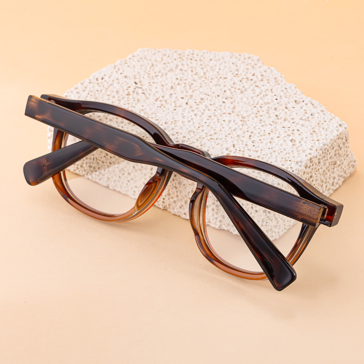 Black Acetate Chic Women's Square Photochromic Sunglasses - Euro-American Fashion, Acetate Frames with Pin Hinges, and UV Protection for Outdoor Use. - Details 6