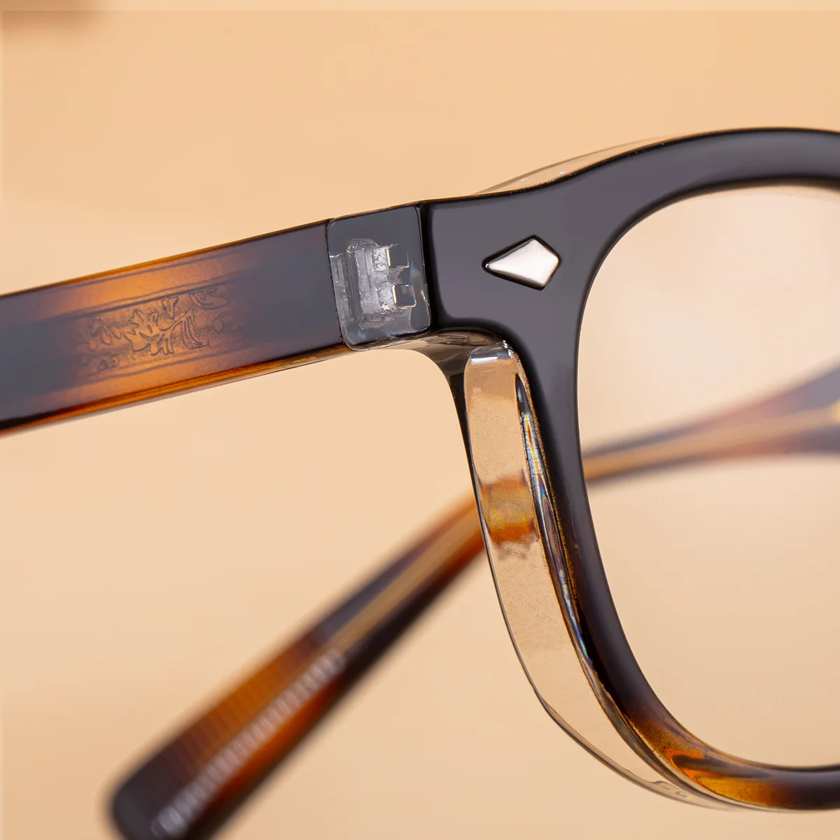 Black Acetate Chic Women's Square Photochromic Sunglasses - Euro-American Fashion, Acetate Frames with Pin Hinges, and UV Protection for Outdoor Use. - Details 7