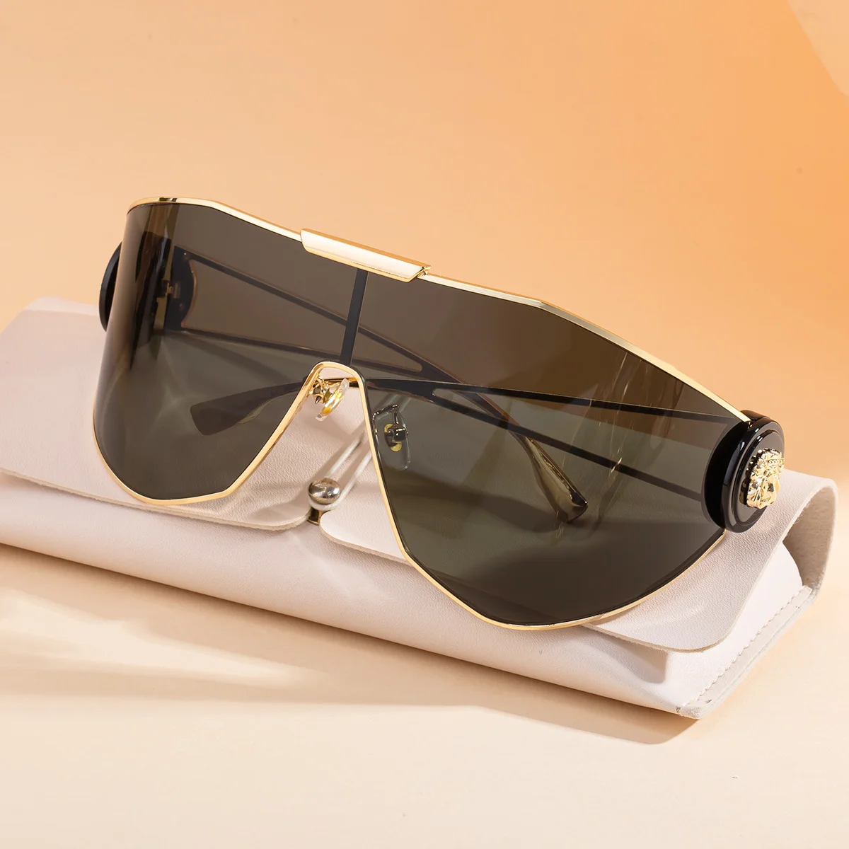 Black Plastic + Metal 2026 New Chic Women's One-Piece Sports Sunglasses. Full-Frame Design with UV400 Protection for Cycling and Outdoor Adventures. - View 3