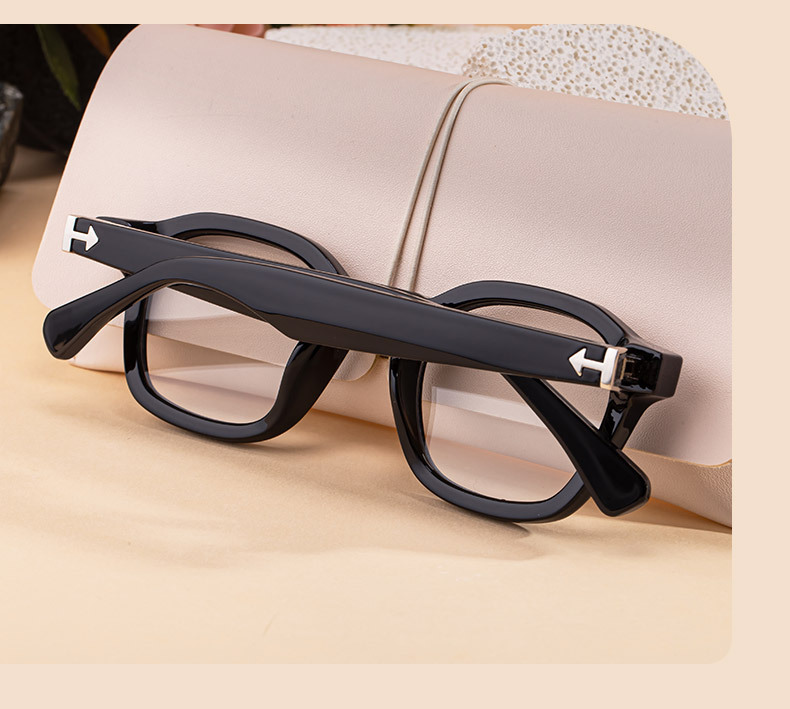 Black PC Chic Women's Mini Square Photochromic Sunglasses. Personalized Street Style Shades with UV400 Protection for Outdoor Looks - Details 3