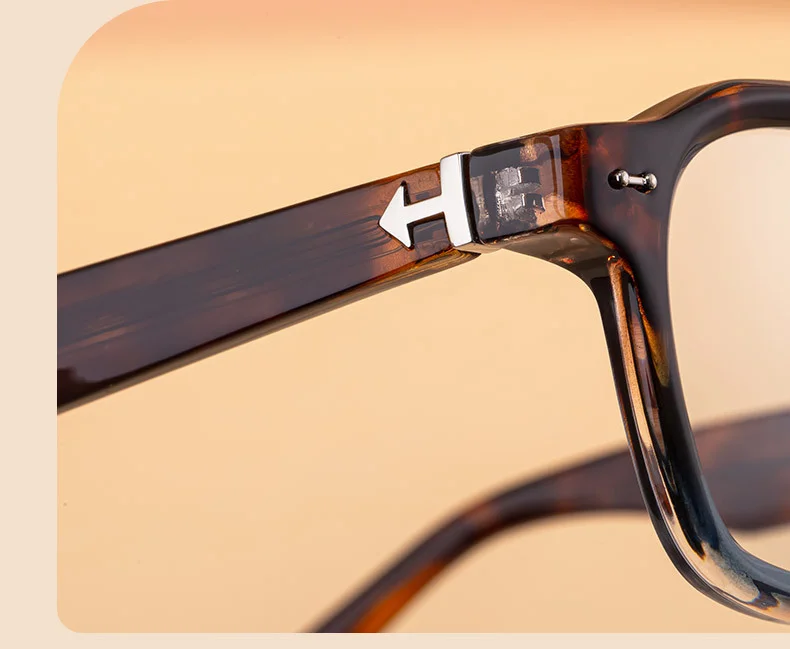 Black PC Chic Women's Mini Square Photochromic Sunglasses. Personalized Street Style Shades with UV400 Protection for Outdoor Looks - Details 4