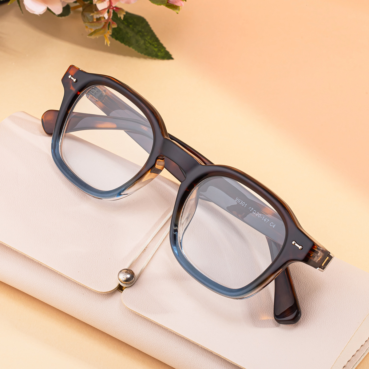 Chic Women's Mini Square Photochromic Sunglasses. Personalized Street Style Shades with UV400 Protection for Outdoor Looks Custom Eyewear