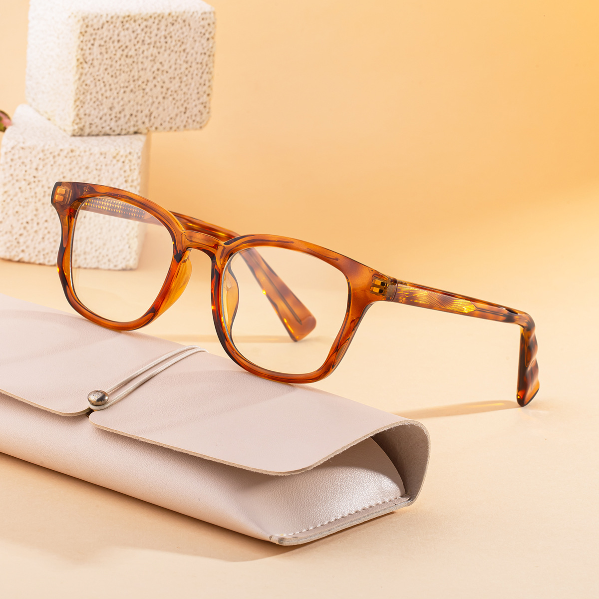 Trendy Women's Square Photochromic Sunglasses – EU/US Style Propionate Frame with Insert Pins for Outdoor UV Protection Custom Eyewear