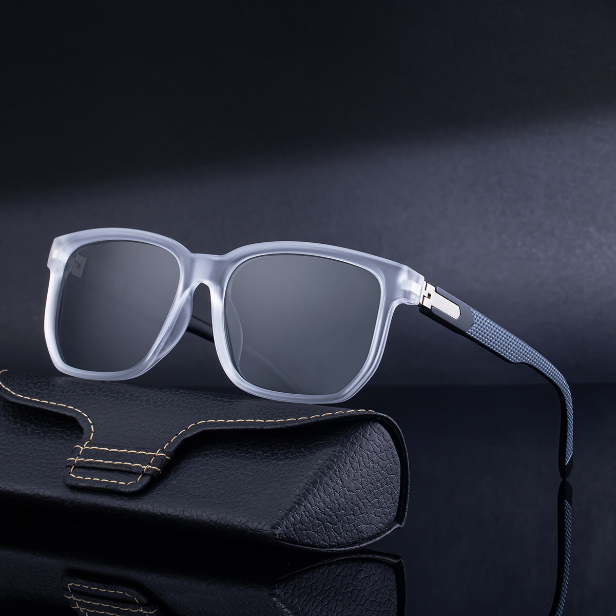 Black PC Men's Retro Square Polarized Sunglasses - Trendy Fashion Frame, Anti-Glare for Driving & Outdoor UV400 Protection - View 3