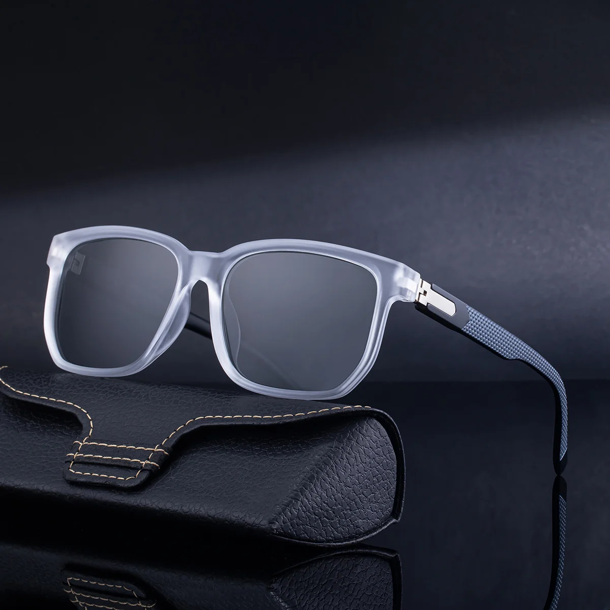 Black PC Men's Retro Square Polarized Sunglasses - Trendy Fashion Frame, Anti-Glare for Driving & Outdoor UV400 Protection - View 3