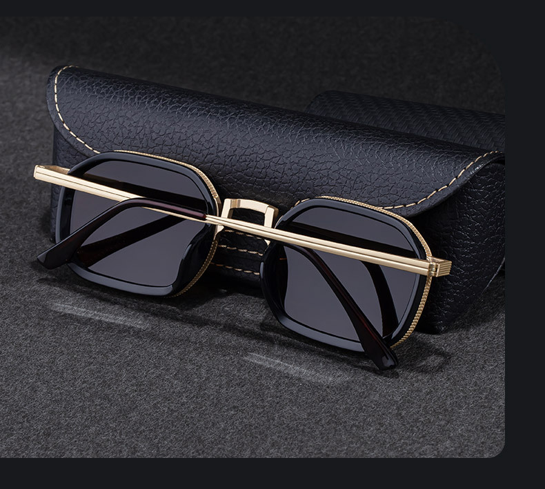 Black Zinc Alloy Men's Retro Square Sunglasses - Trendy Unique Style, Flexible Spring Hinge Temples & UV400 Sun Protection for Outdoor Wear - Details 2