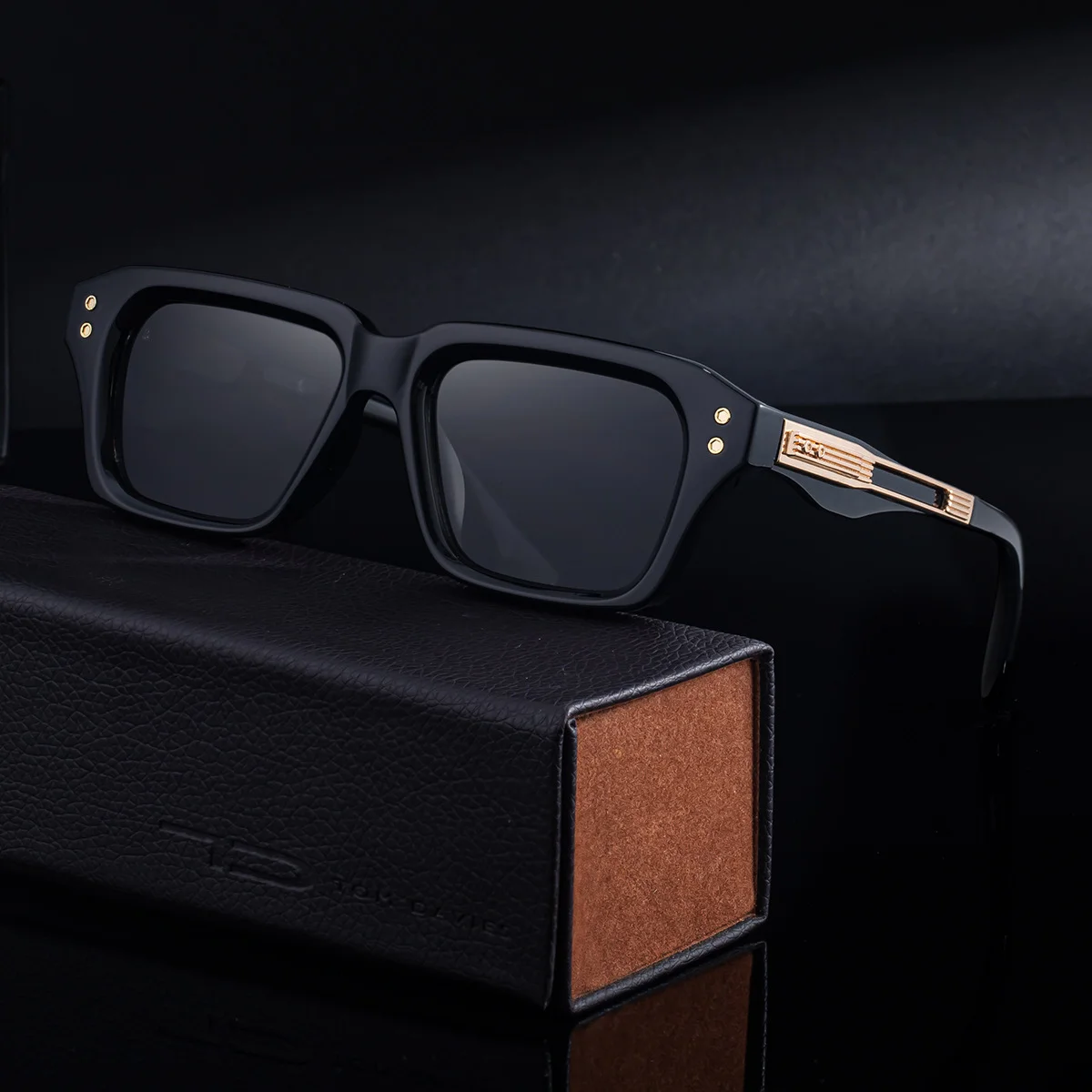 Black Zinc Alloy Men's Trendy Square Sunglasses - Stylish Zinc Alloy Frame, Durable & Lightweight with UV400 Protection for Outdoor Activities - Details 1