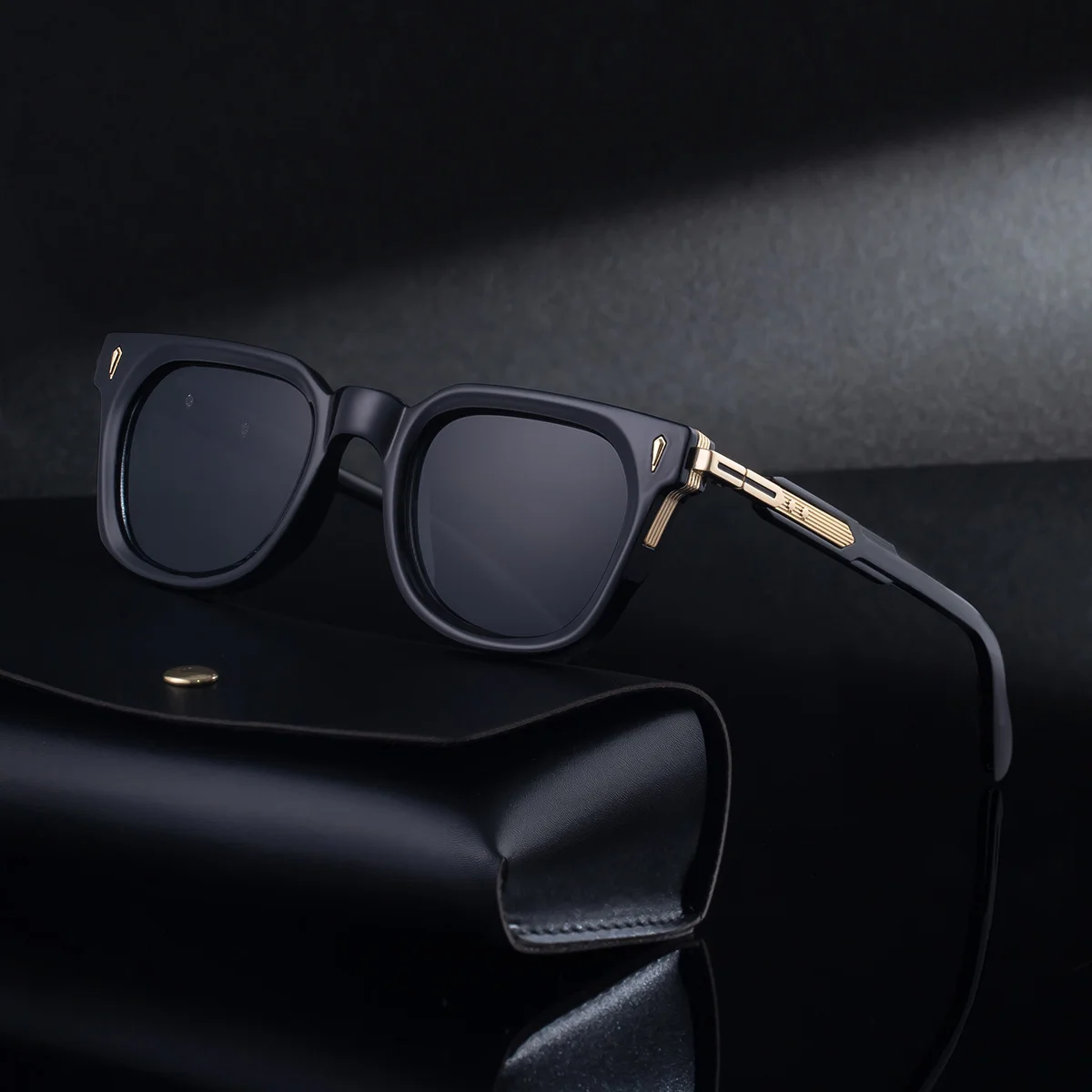 Black Zinc Alloy Men's Trendy Square Sunglasses - Stylish Zinc Alloy Frame, Durable & Lightweight with UV400 Protection for Outdoor Activities - Details 2