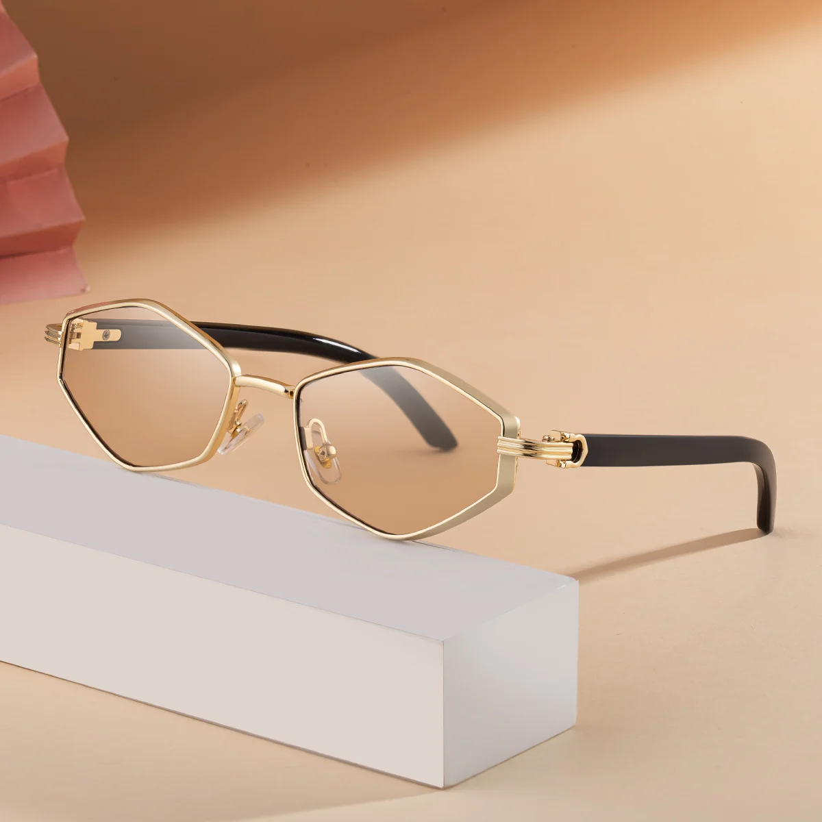 Black Zinc Alloy Women's Trendy Polygon Sunglasses - Unique Geometric Metal Frame – Chic Street Style & UV400 Sun Protection - View 3