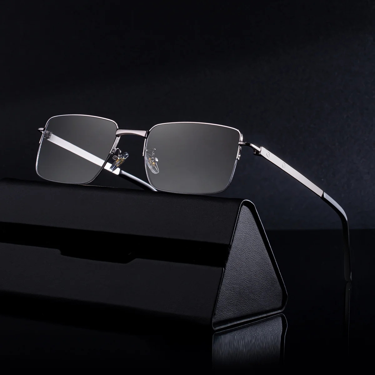 Black Zinc Alloy Men's Trendy Square Sunglasses - Unique Metal Frame Design – Stylish Outdoor Sun Protection & UV400 Shades - View 3