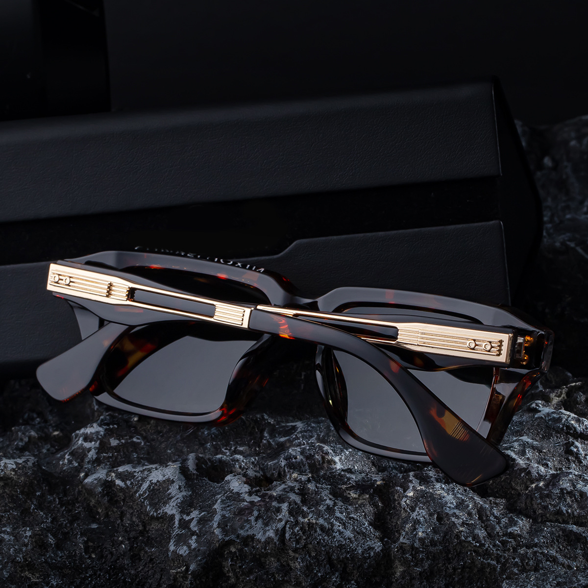 Black Zinc Alloy Men's Trendy Small Square Sunglasses - Unique High-End Design – Stylish Fashion Sun Protection Eyewear - Details 5