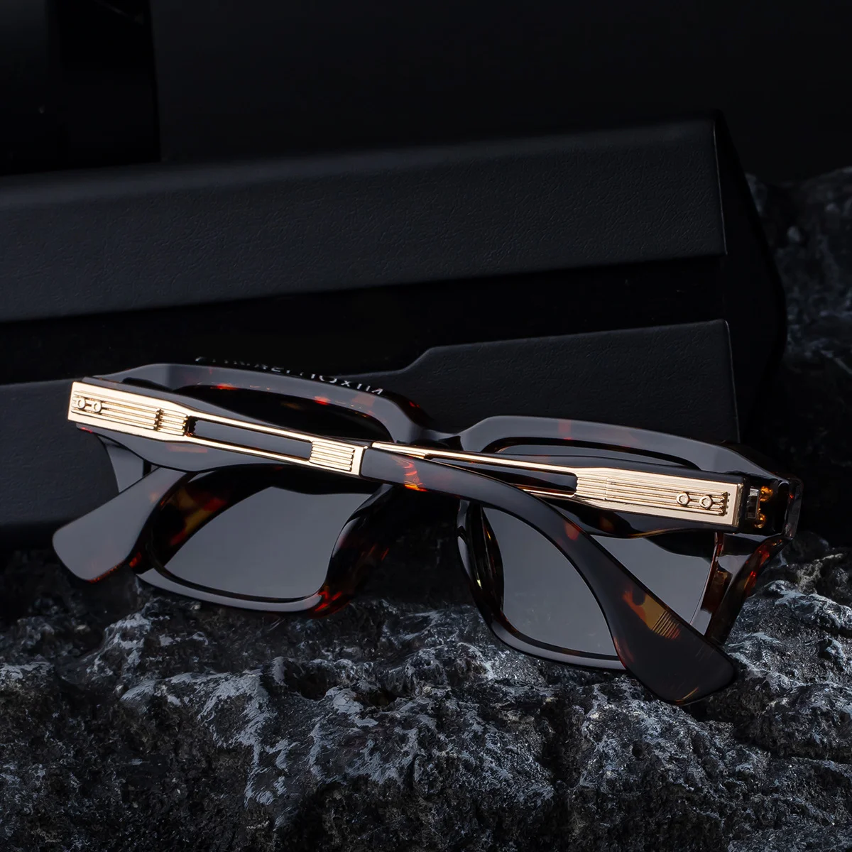 Black Zinc Alloy Men's Trendy Small Square Sunglasses - Unique High-End Design – Stylish Fashion Sun Protection Eyewear - Details 5