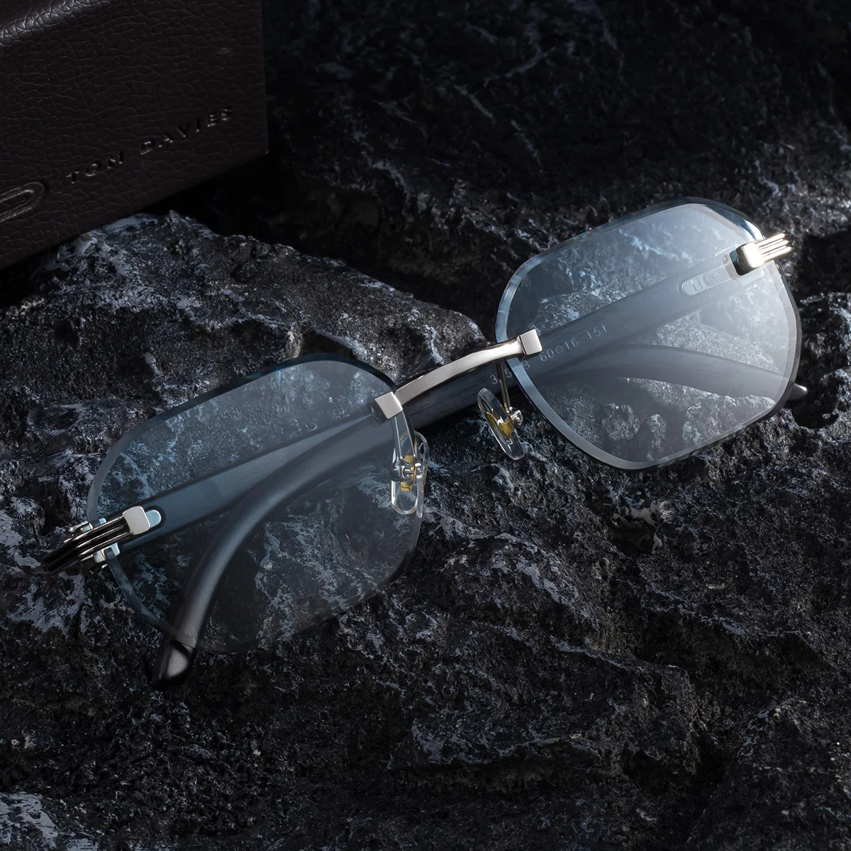 Black Zinc Alloy Men's Trendy Rimless Photochromic Sunglasses - Unique High-End Outdoor Eyewear with Adaptive UV Protection – Lightweight & Stylish - View 4