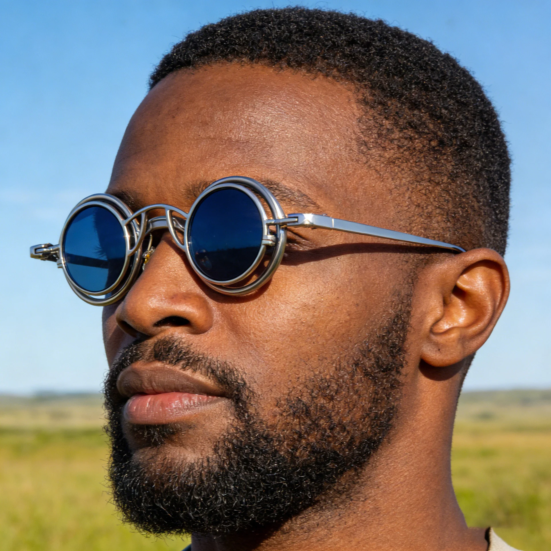 Black Metal Men's Stylish Round Clip-On Sunglasses - Magnetic Attachment with Metal Temples – High-End Retro Sun Protection Eyewear - Details 1