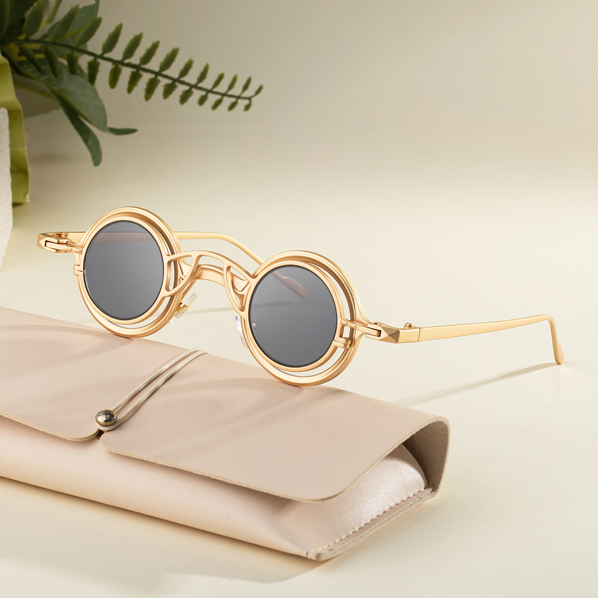 Men's Stylish Round Clip-On Sunglasses - Magnetic Attachment with Metal Temples – High-End Retro Sun Protection Eyewear Custom Eyewear