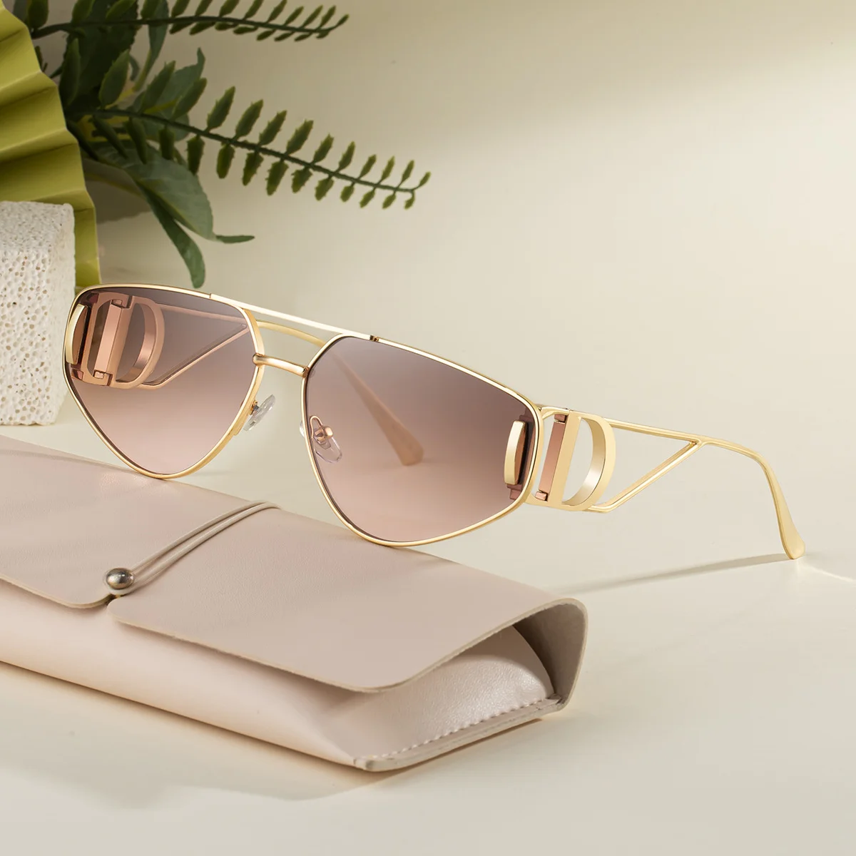 Black Zinc Alloy Women's Trendy Euro-American Cat-Eye Sunglasses - Unique High-Fashion Street Style – Premium Outdoor UV400 Sun Protection Shades - View 3