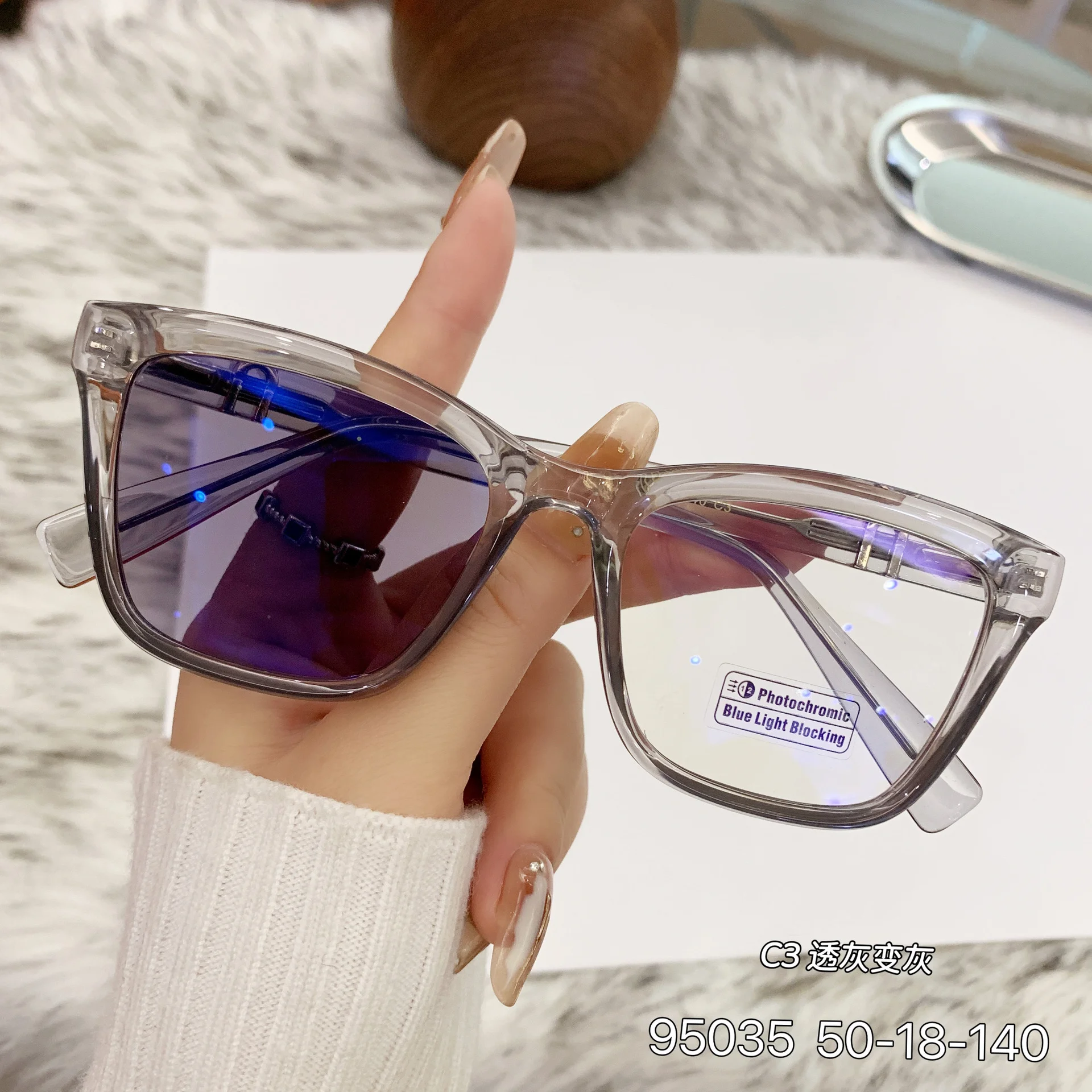 Black PC New Women's Cat-Eye Photochromic Sunglasses – Unique Trendy Premium Style for Outdoor UV Protection - Details 6