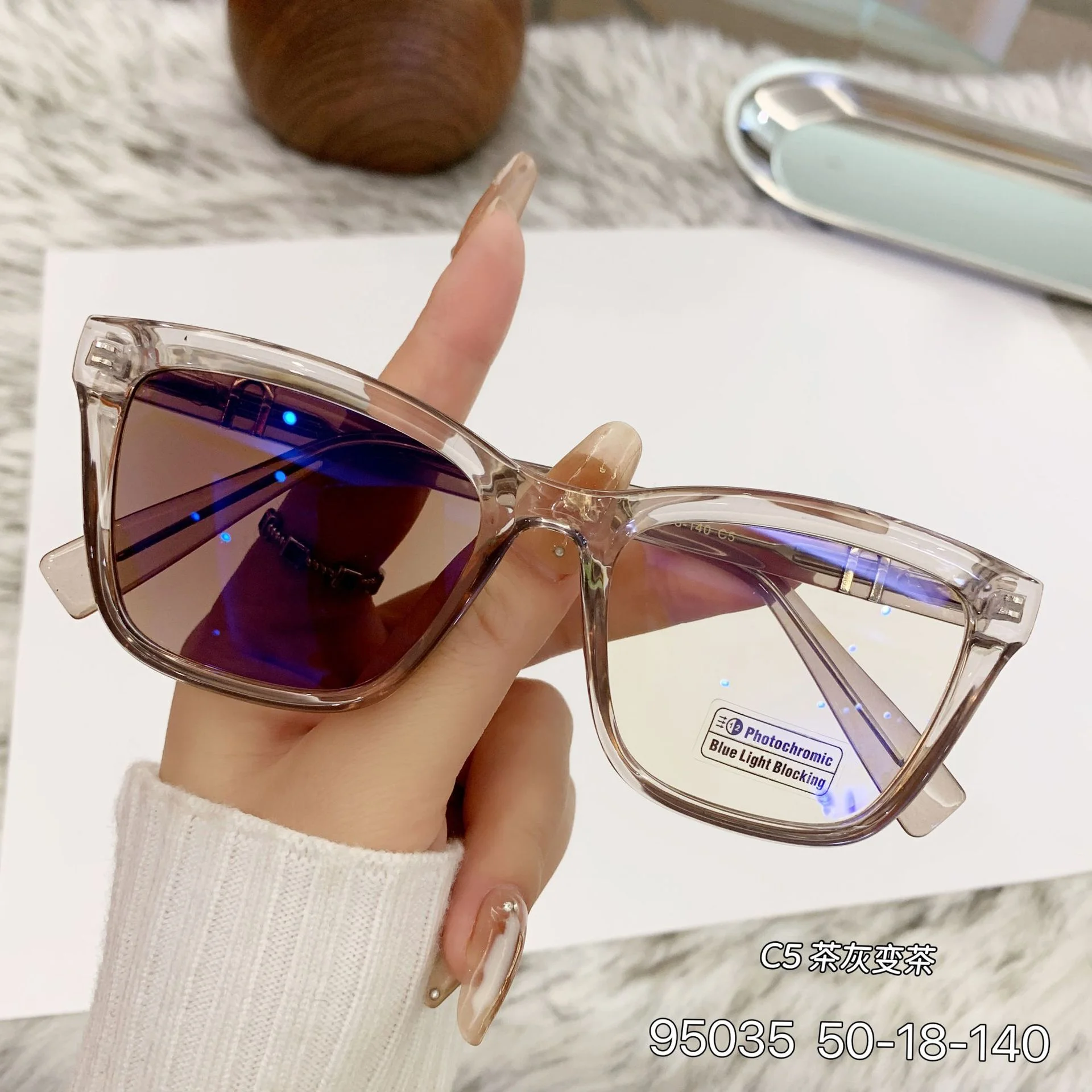 Black PC New Women's Cat-Eye Photochromic Sunglasses – Unique Trendy Premium Style for Outdoor UV Protection - Details 9