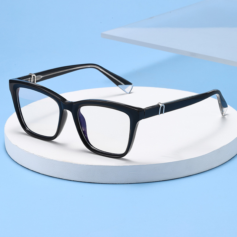 Black PC New Women's Cat-Eye Photochromic Sunglasses – Unique Trendy Premium Style for Outdoor UV Protection - View 2