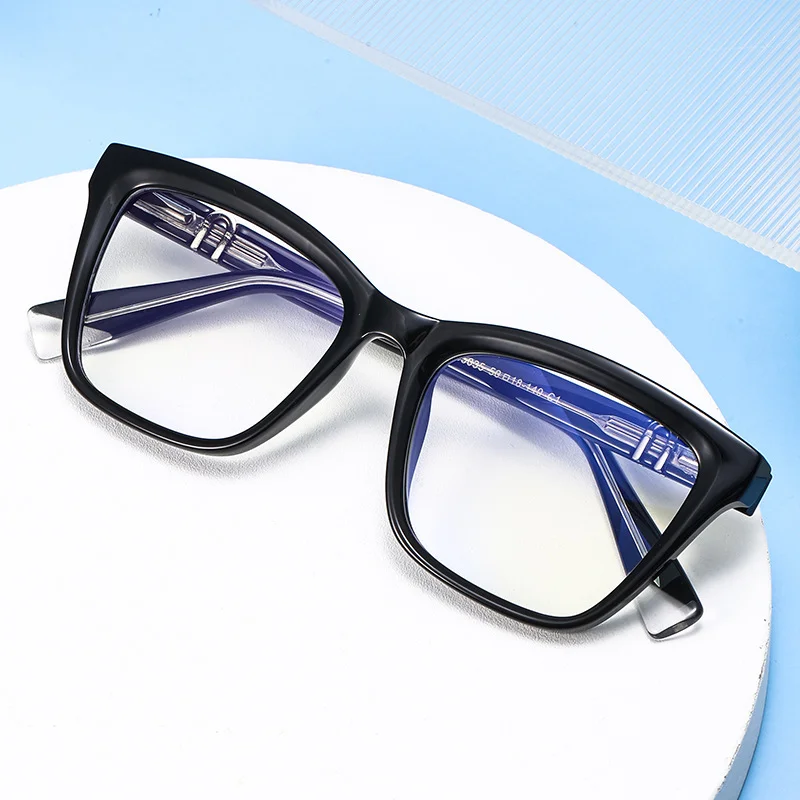 Black PC New Women's Cat-Eye Photochromic Sunglasses – Unique Trendy Premium Style for Outdoor UV Protection - View 3