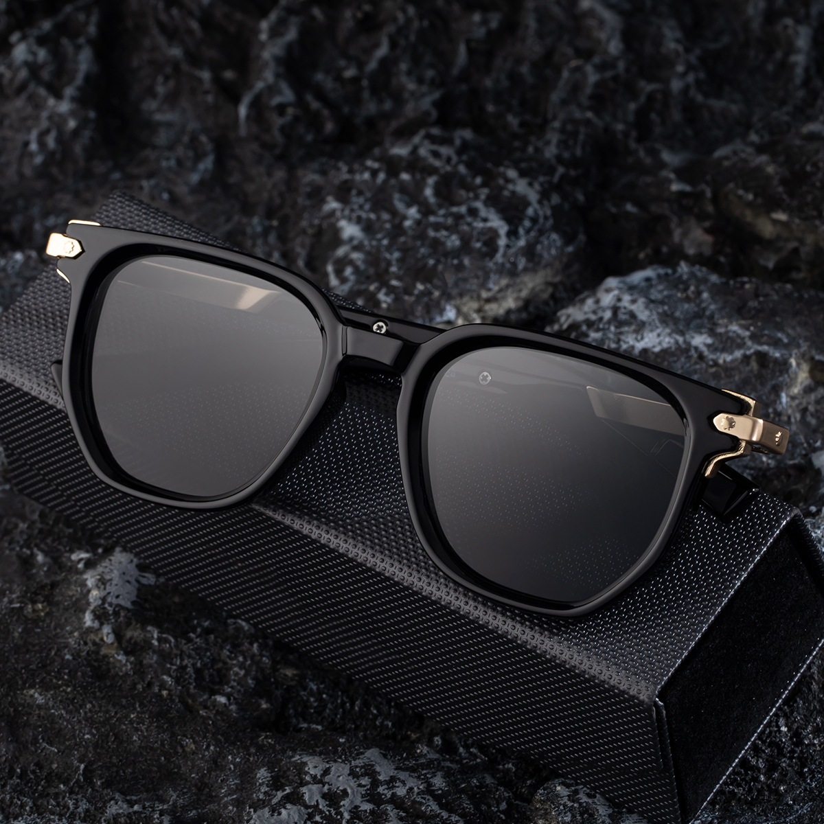 Black Zinc Alloy Men's Trendy Polygon Sunglasses - New Unique Design with Durable Zinc Alloy Temples – High-End Fashion Sun Protection Eyewear - View 4