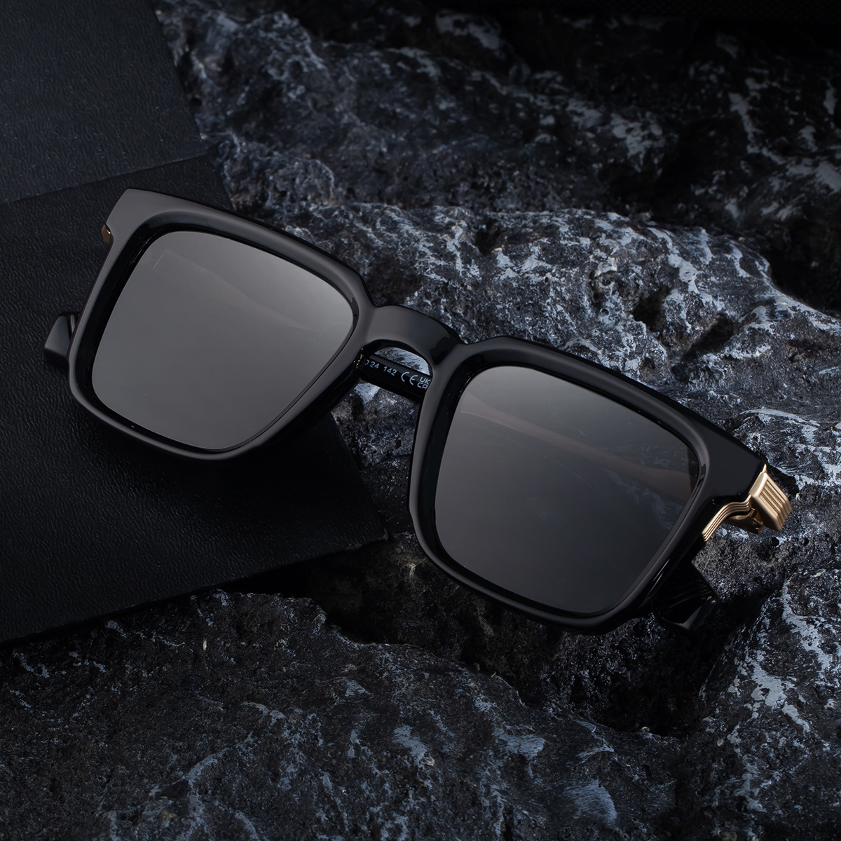 Black Zinc Alloy New Fashion Men's Square Sunglasses with Zinc Alloy Temples - Outdoor UV Protection Shades - View 4