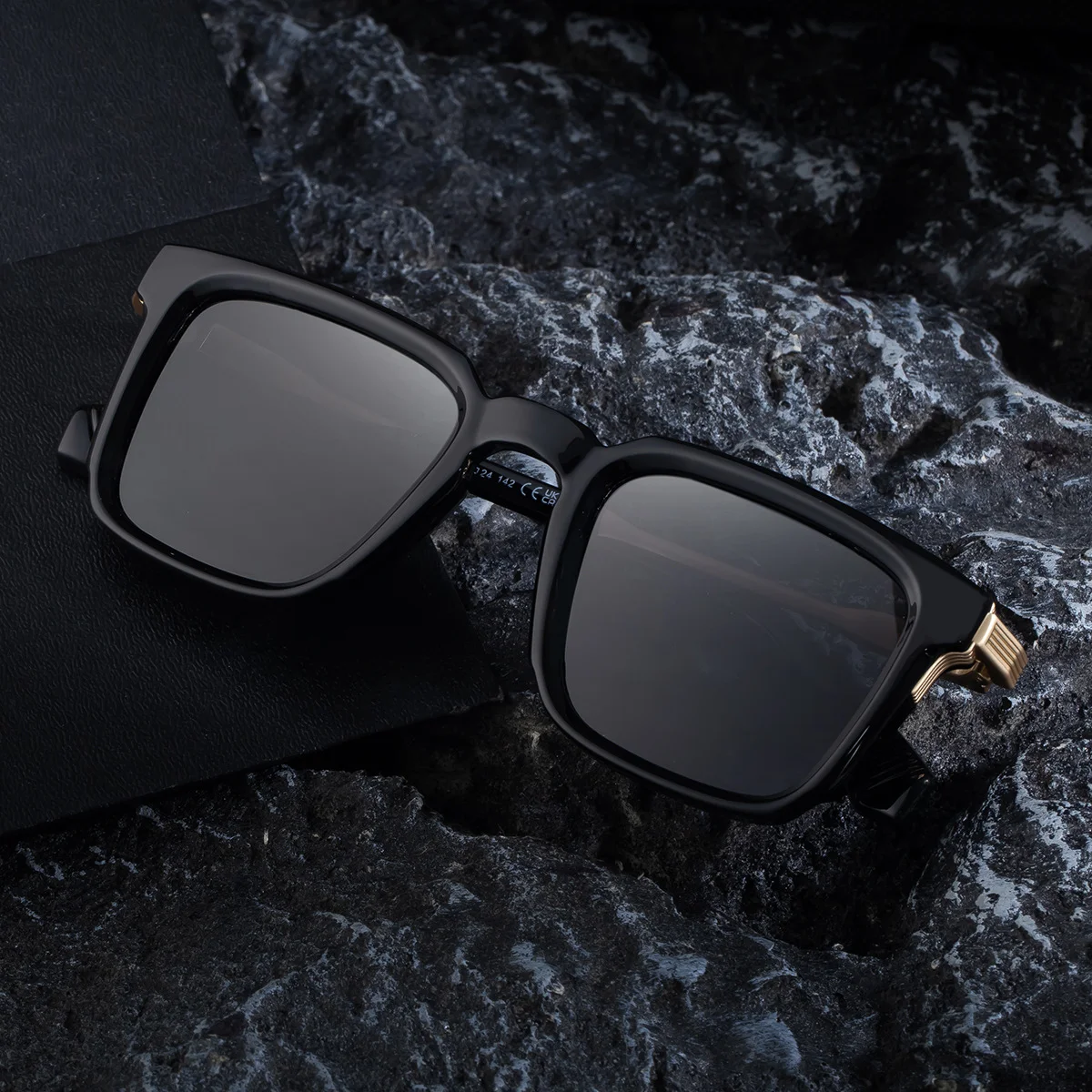 Black Zinc Alloy New Fashion Men's Square Sunglasses with Zinc Alloy Temples - Outdoor UV Protection Shades - View 4