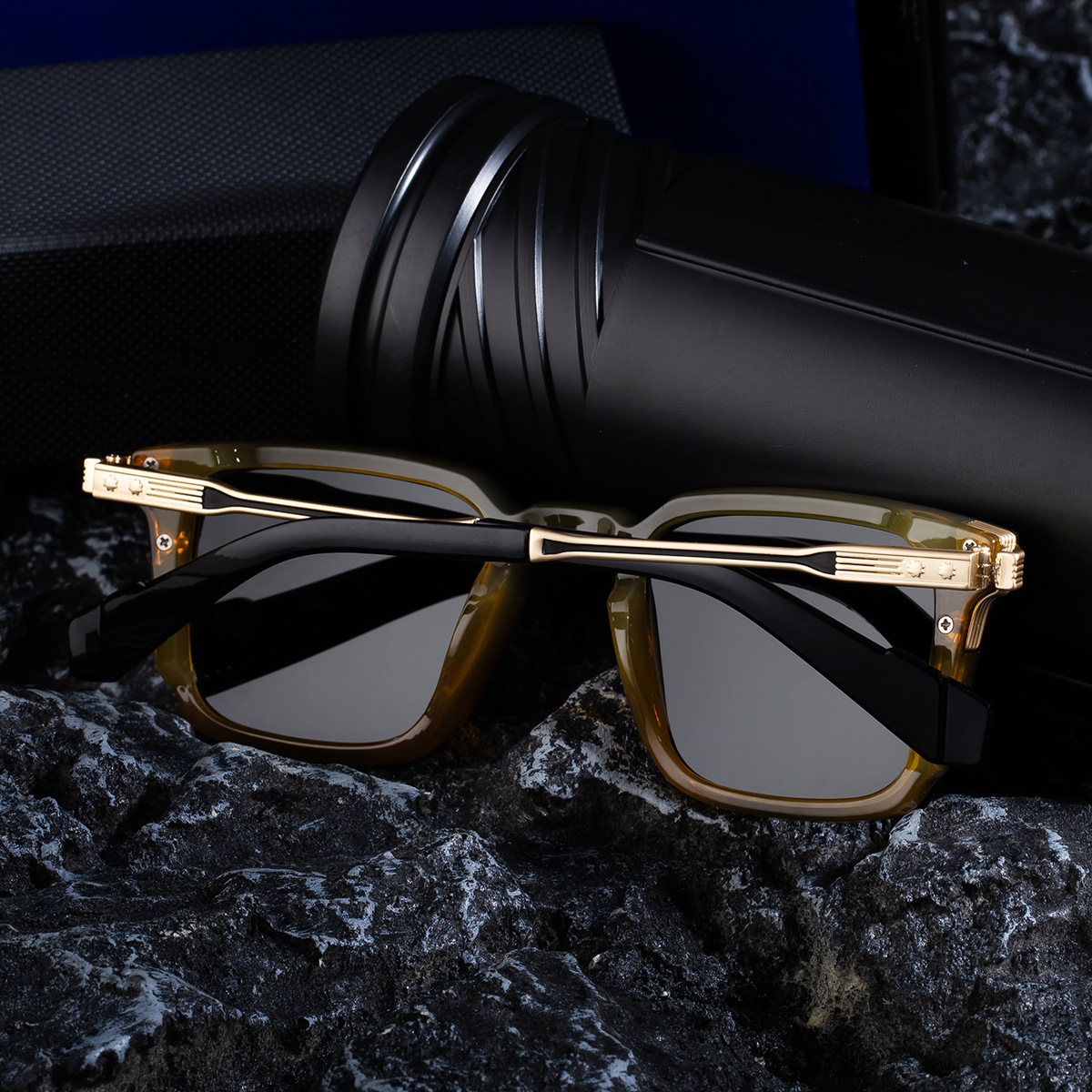 Black Zinc Alloy New Fashion Men's Square Polarized Sunglasses - Unique Outdoor Trendy UV Protection Shades - Details 7