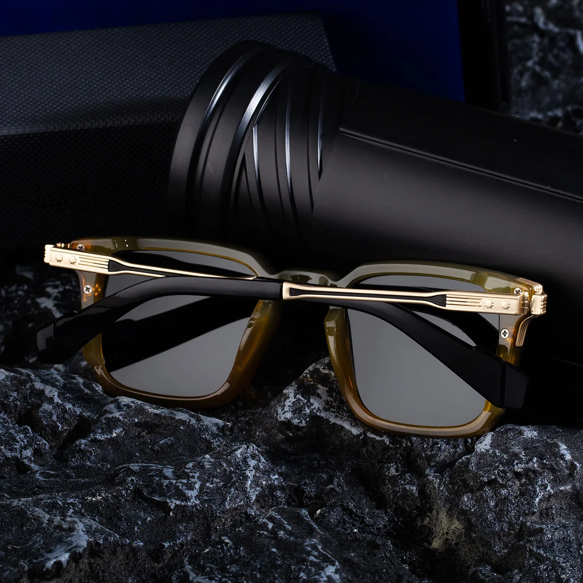 Black Zinc Alloy New Fashion Men's Square Polarized Sunglasses - Unique Outdoor Trendy UV Protection Shades - Details 7