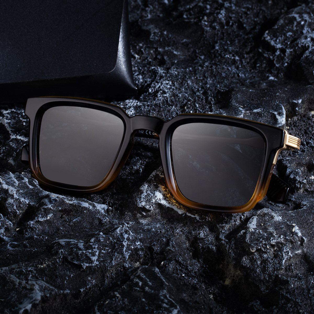 Black Zinc Alloy New Fashion Men's Square Polarized Sunglasses - Unique Outdoor Trendy UV Protection Shades - View 4