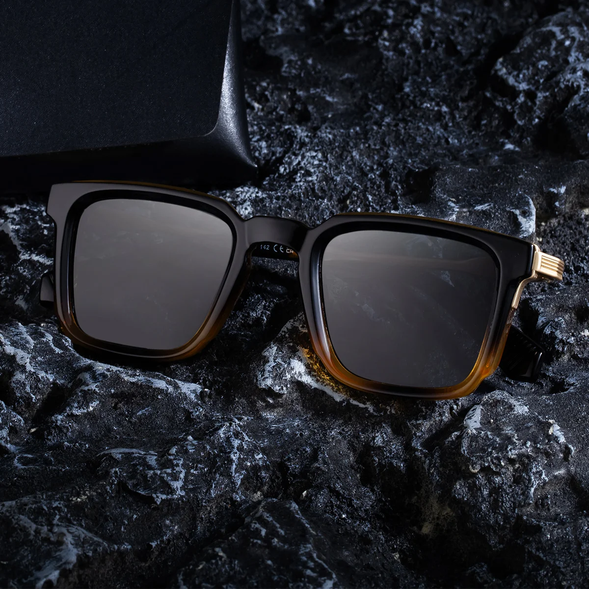 Black Zinc Alloy New Fashion Men's Square Polarized Sunglasses - Unique Outdoor Trendy UV Protection Shades - View 4