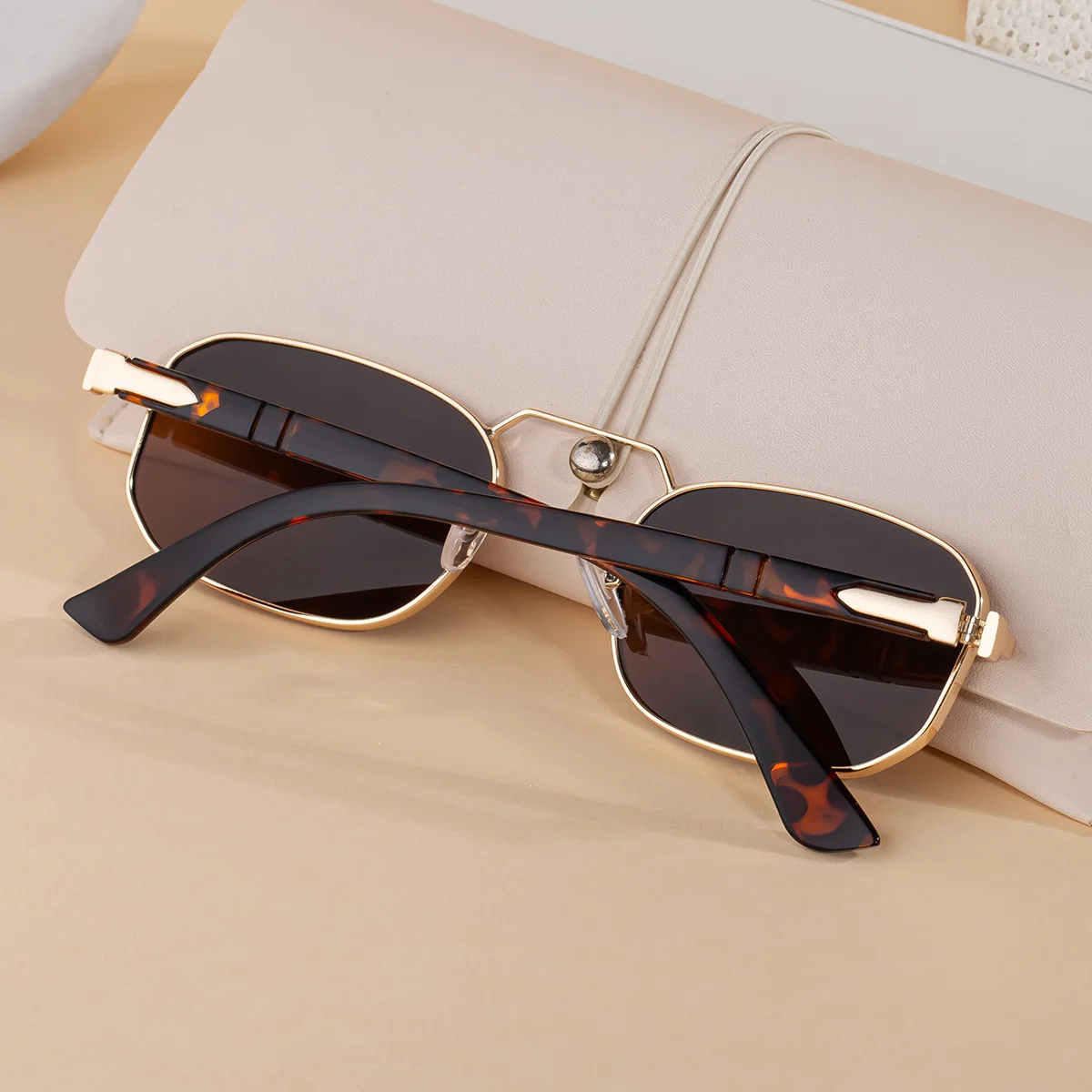 Black Metal New Unisex Retro Square Sunglasses with Metal Frame – Trendy Fashion UV400 Sun Glasses for Men & Women - Details 4