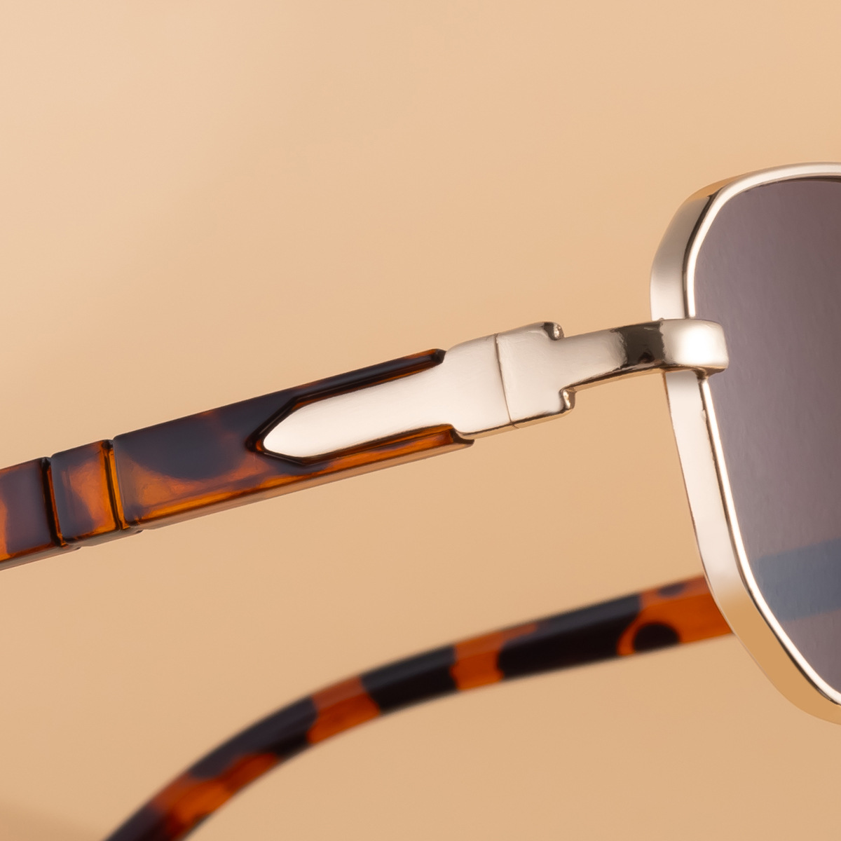 Black Metal New Unisex Retro Square Sunglasses with Metal Frame – Trendy Fashion UV400 Sun Glasses for Men & Women - Details 5