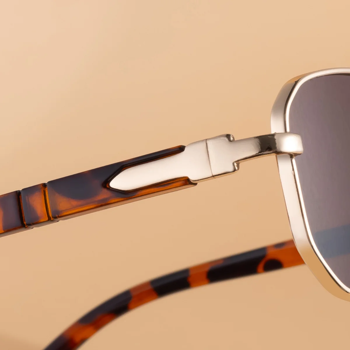 Black Metal New Unisex Retro Square Sunglasses with Metal Frame – Trendy Fashion UV400 Sun Glasses for Men & Women - Details 5
