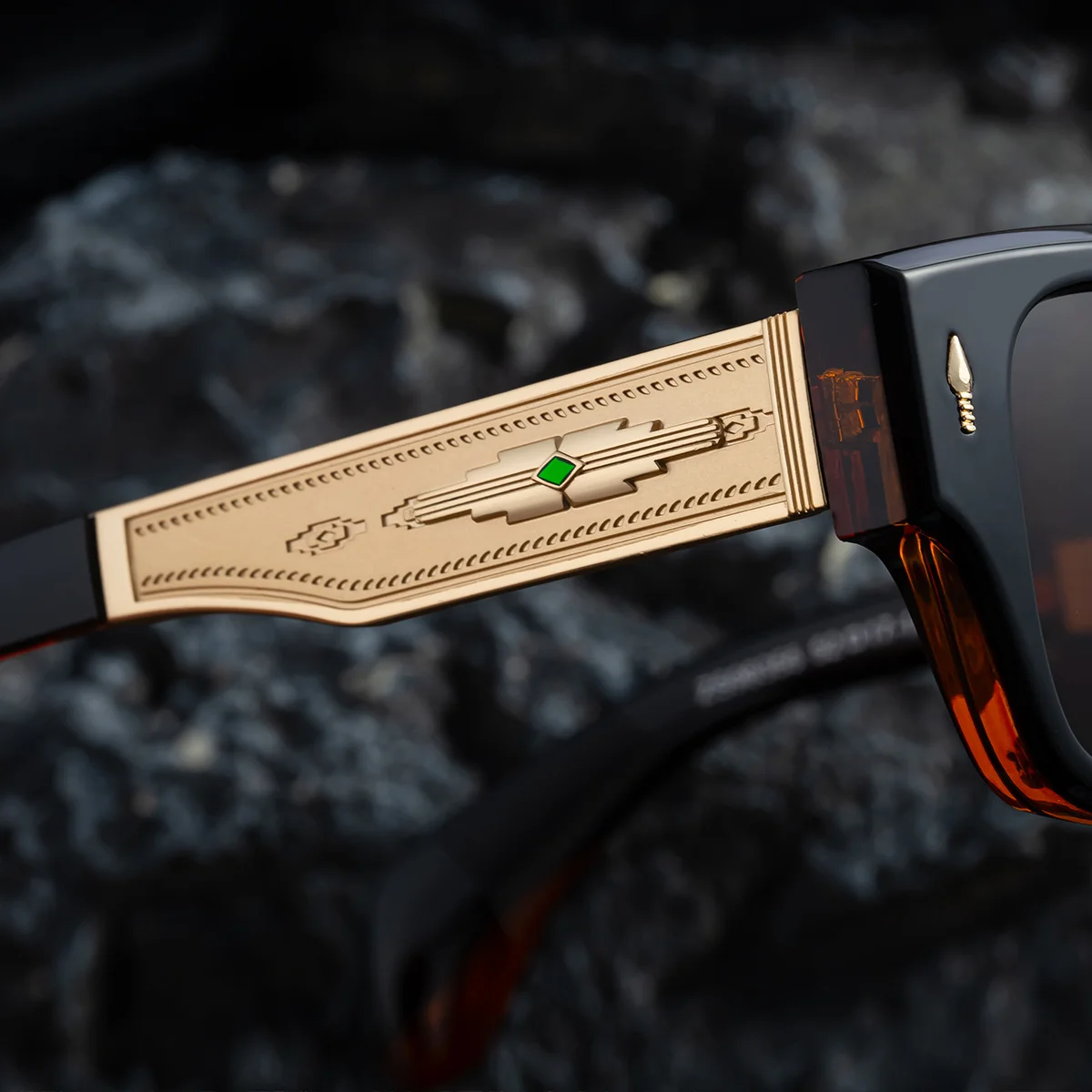 Black Metal Men's Retro Square Sunglasses - Trendy Fashion Oversized Sunnies with UV400 Protection - Details 4