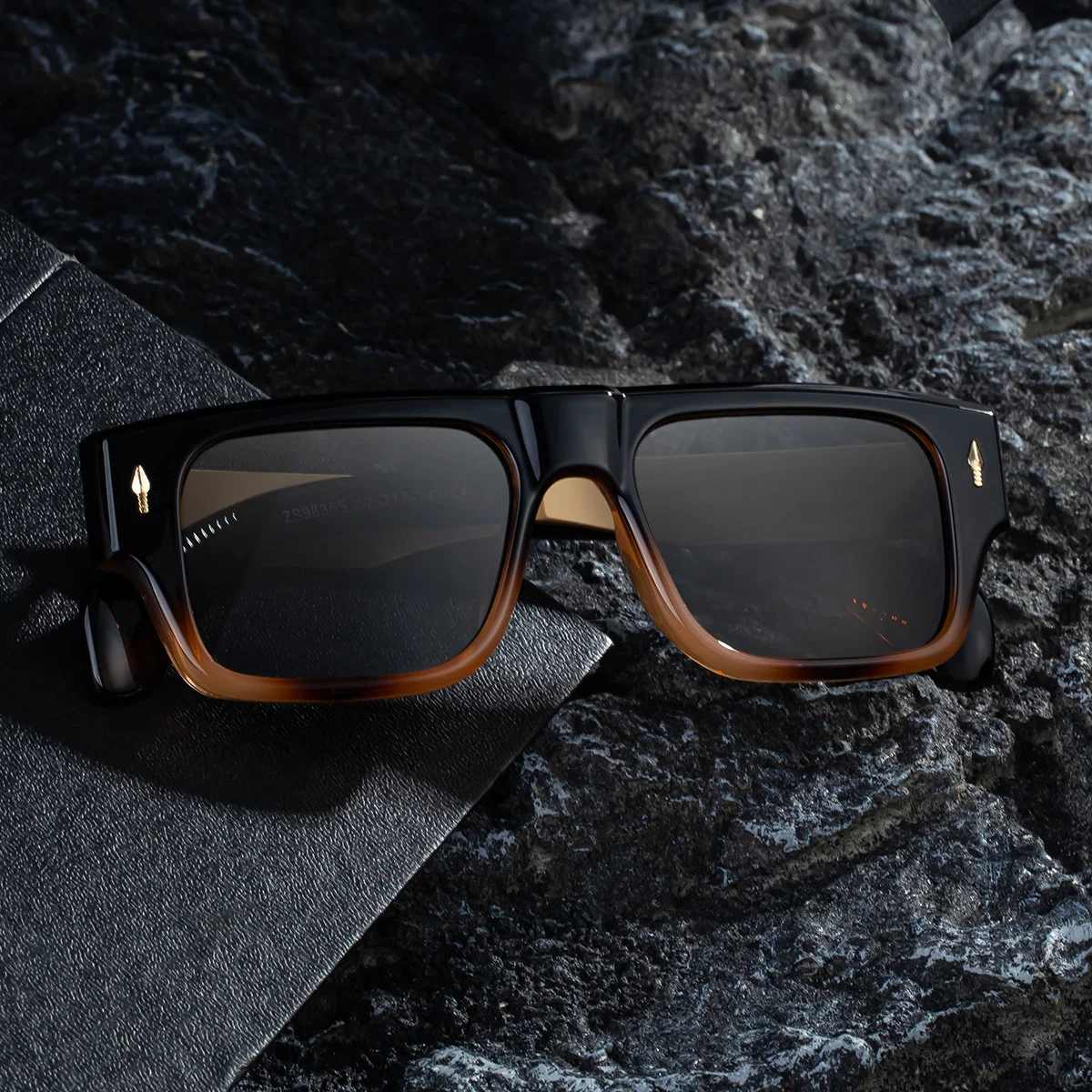 Black Metal Men's Retro Square Sunglasses - Trendy Fashion Oversized Sunnies with UV400 Protection - View 3