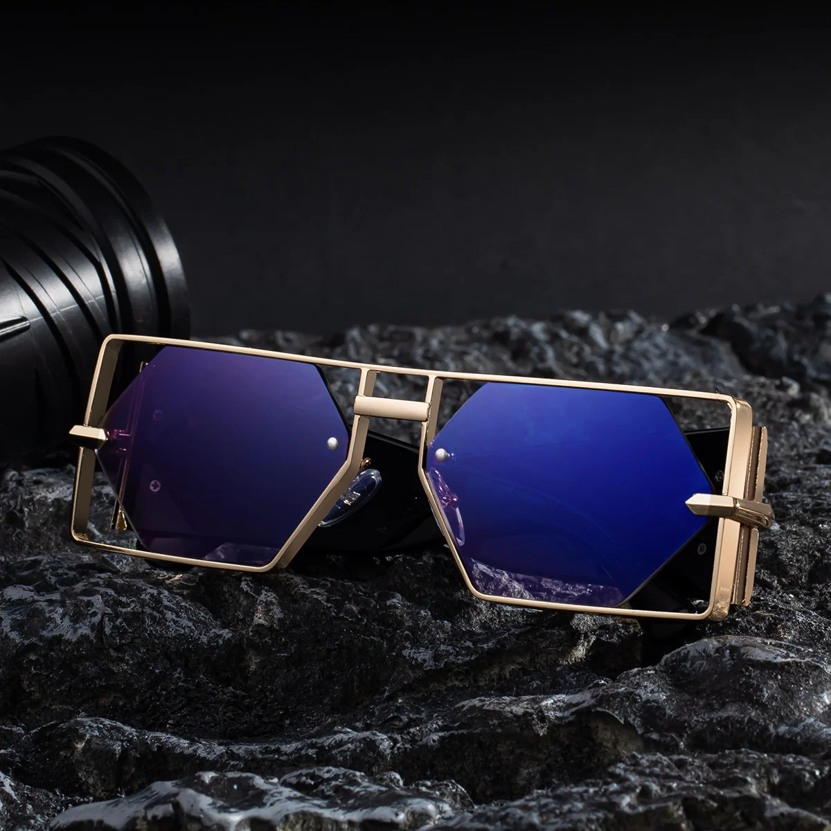 Black metal Men's Fashion Square Hollow Sunglasses - Trendy Metal Frame UV400 Protection - View 4